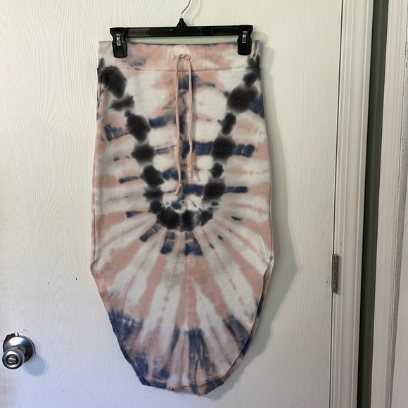 Young Fabulous & Broke Dresses & Skirts - Young Fabulous & Broke tie dye asymmetrical skirt with drawstring size xs